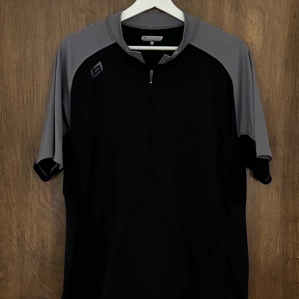 Bellwether men’s cycling 1/4 zip black grey shirt with back pocket, size L